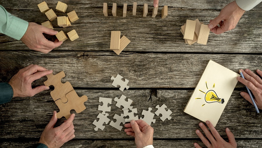 Image: Gajus/Fotolia Several hands building a puzzle together seen from above